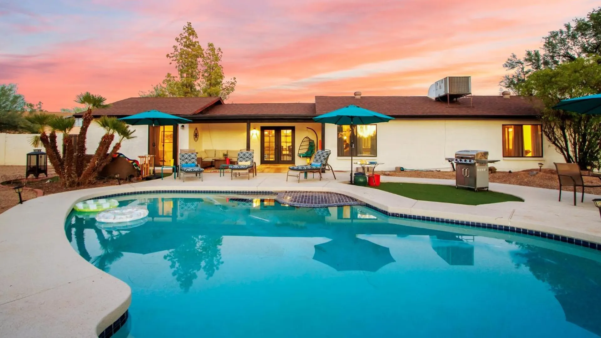 Spacious Scottsdale Villa With Pool, Golf, Game Room, And Two Master Suites