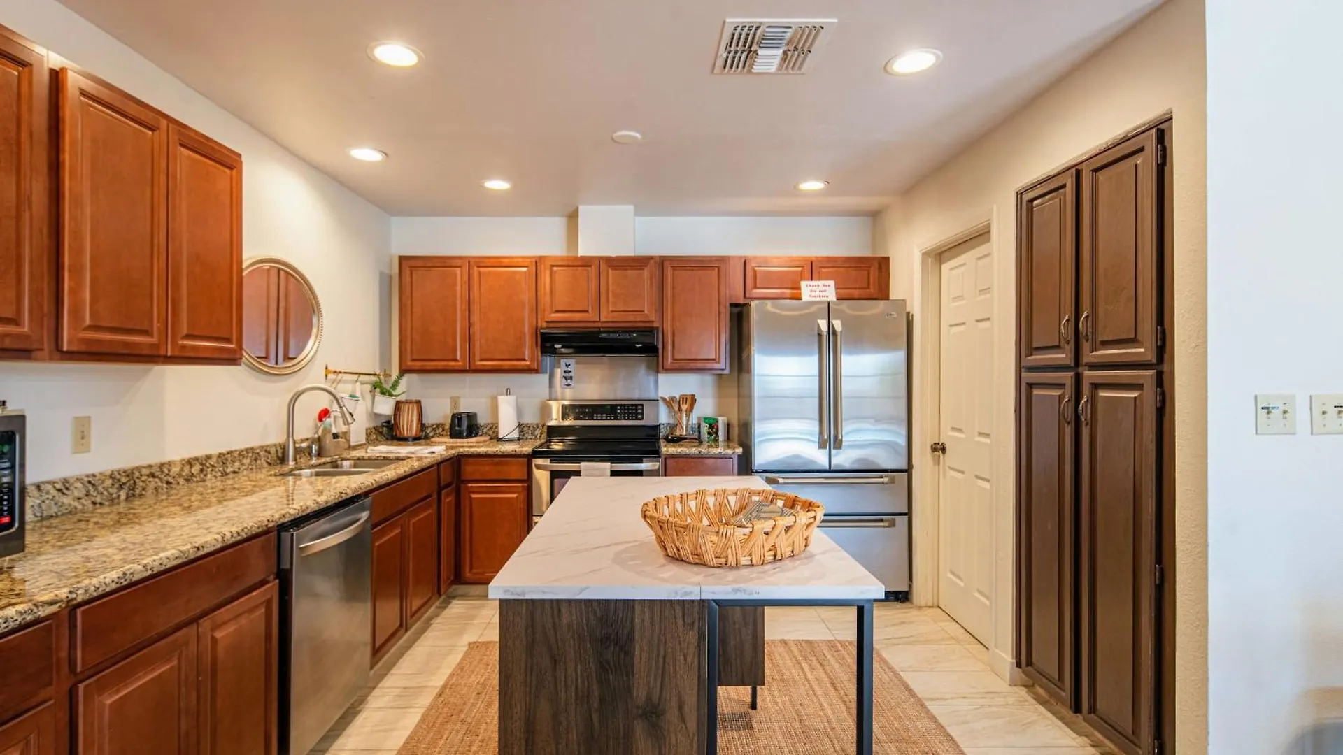 Spacious Scottsdale Villa With Pool, Golf, Game Room, And Two Master Suites