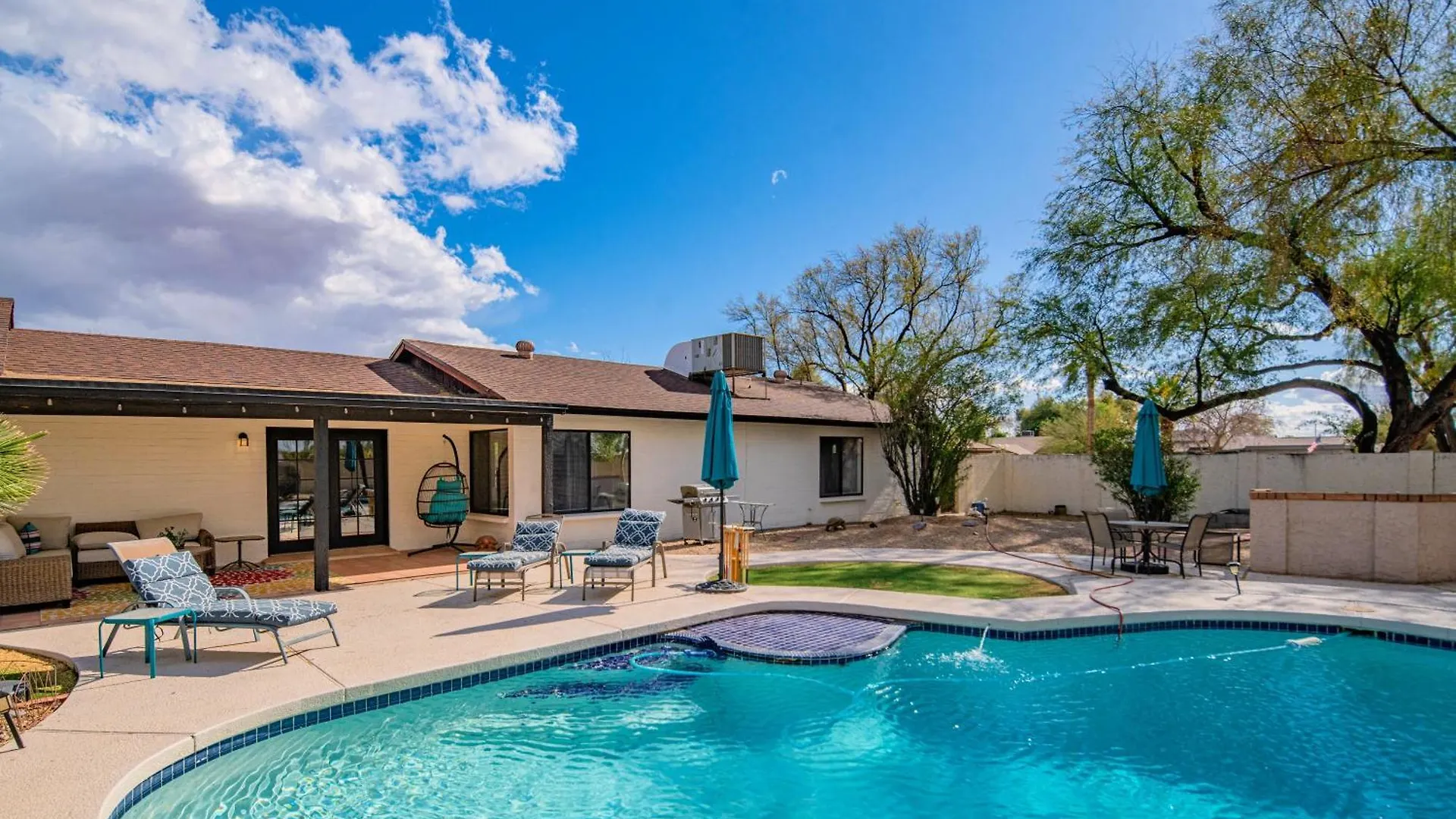 Spacious Scottsdale Villa With Pool, Golf, Game Room, And Two Master Suites