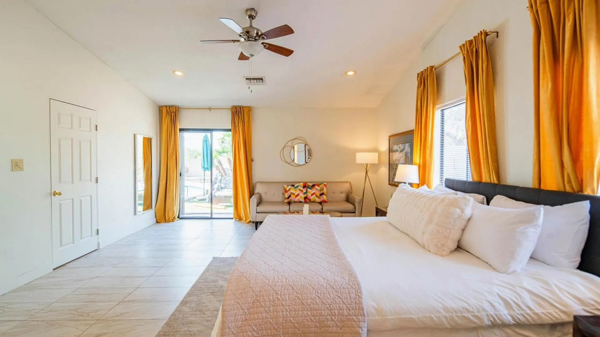 Casa vacanze Spacious Scottsdale Villa With Pool, Golf, Game Room, And Two Master Suites